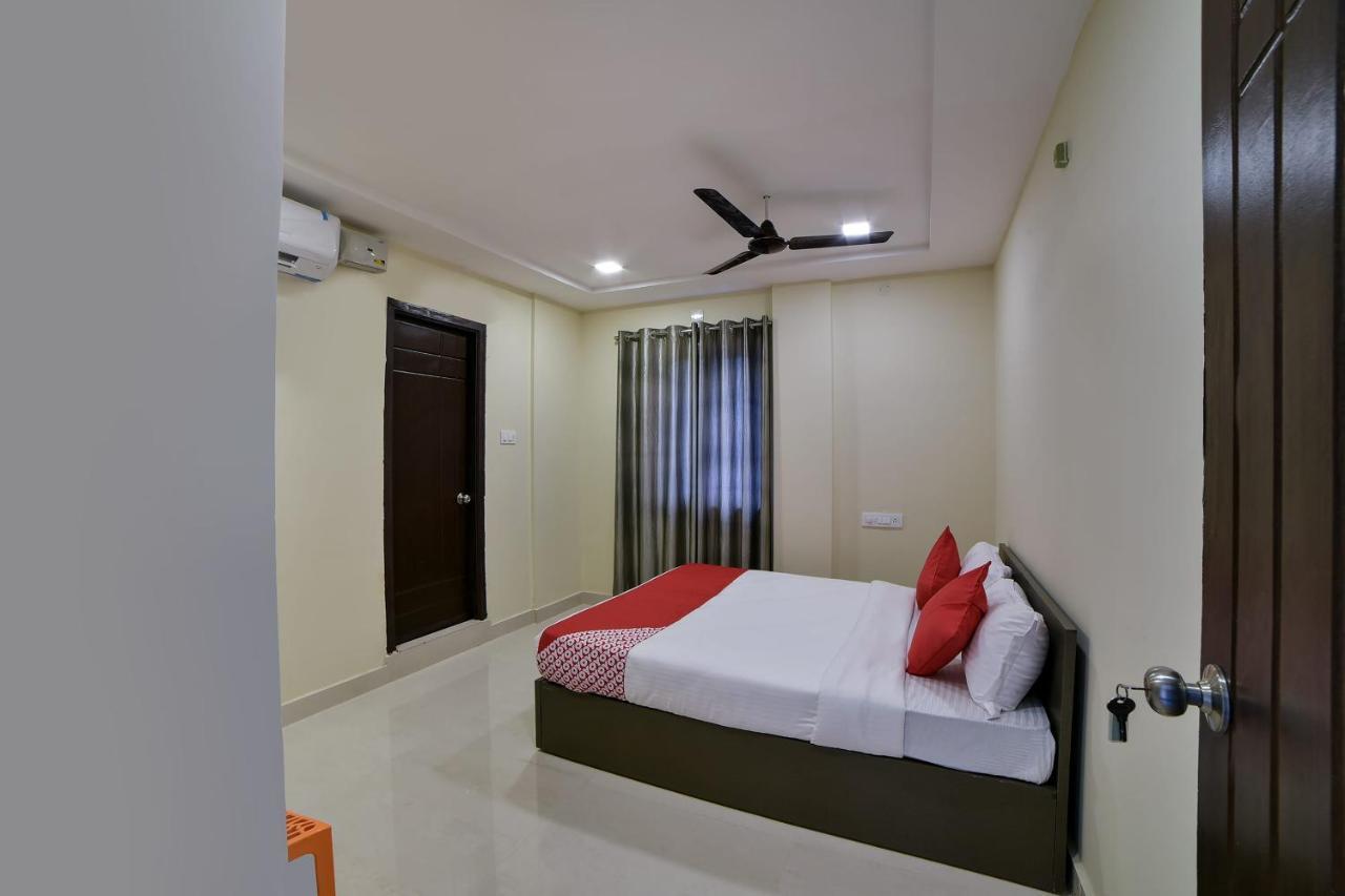 Oyo 16606 Iconic Living