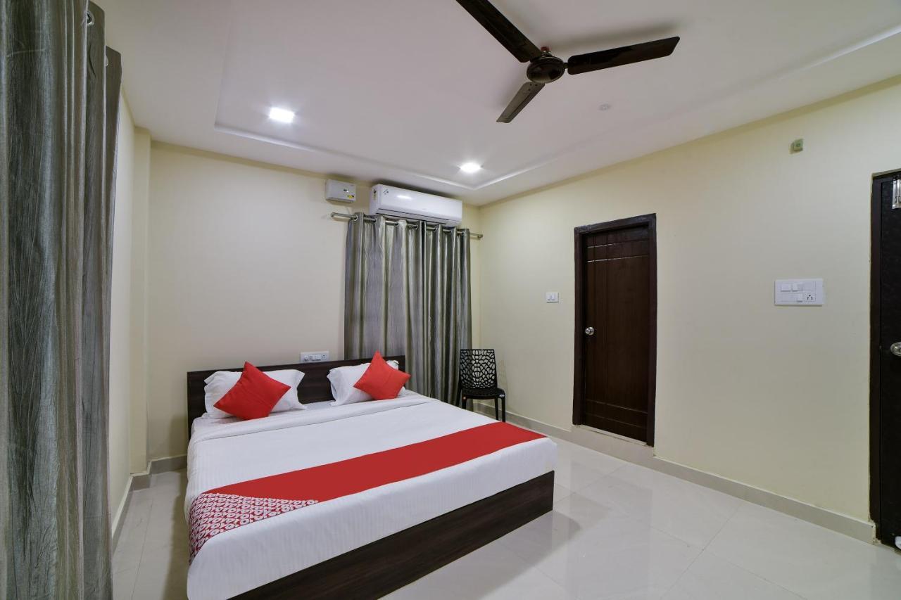 Oyo 16606 Iconic Living 3* Hyderabad