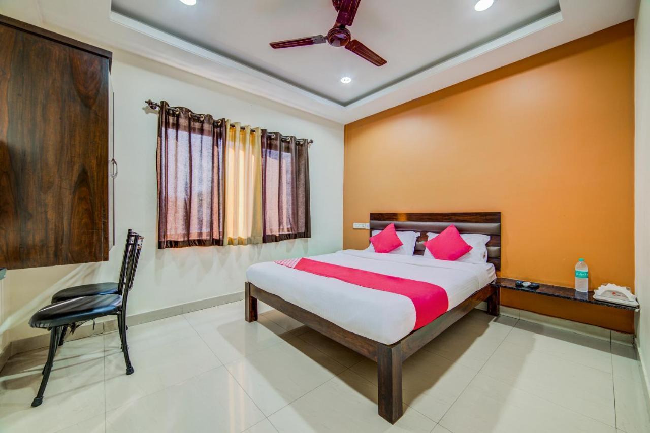 Oyo 18431 Celestee Grand Hotel