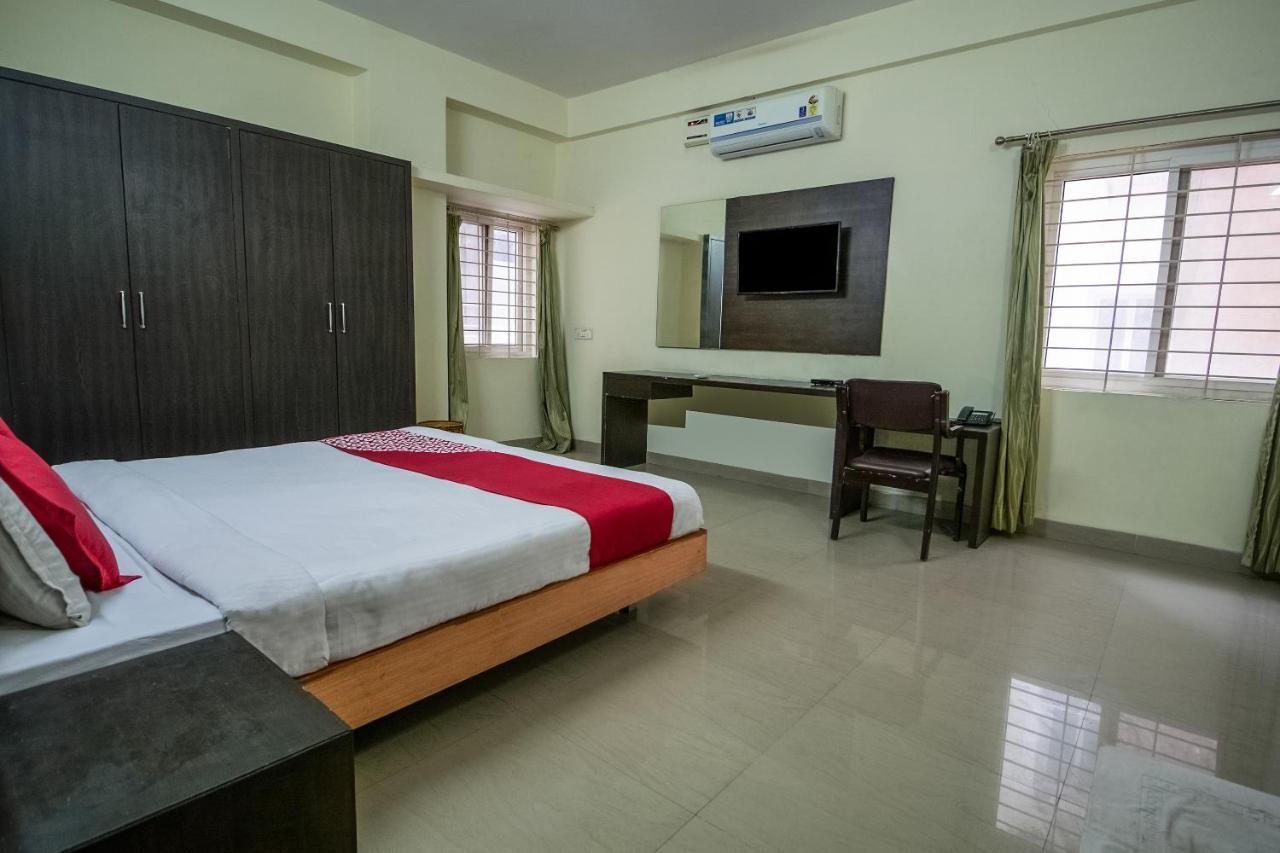 Oyo 16485 Ans Cyber Castle Hotel Hyderabad