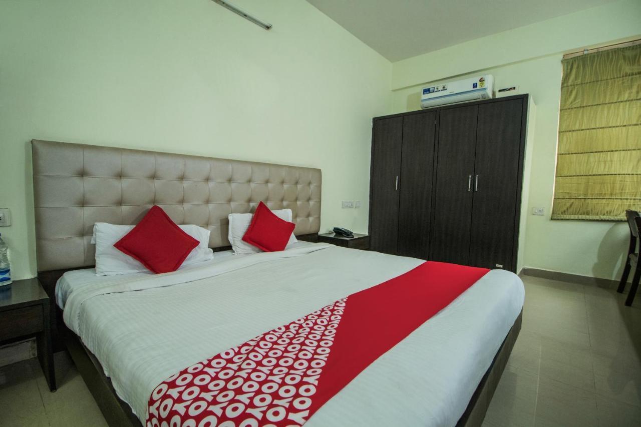 Oyo 16485 Ans Cyber Castle Hotel 3*