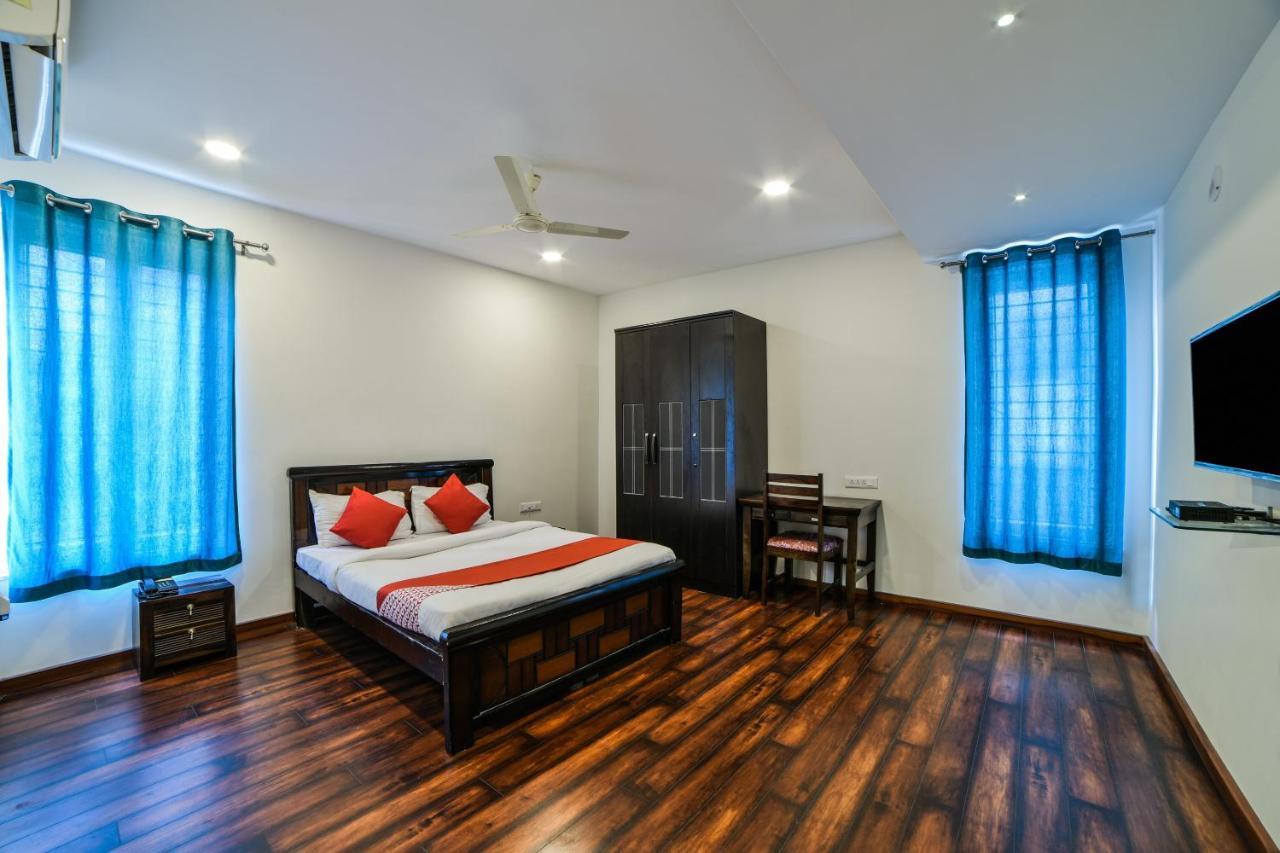 Oyo 12663 Abode Platina Hotel 3*