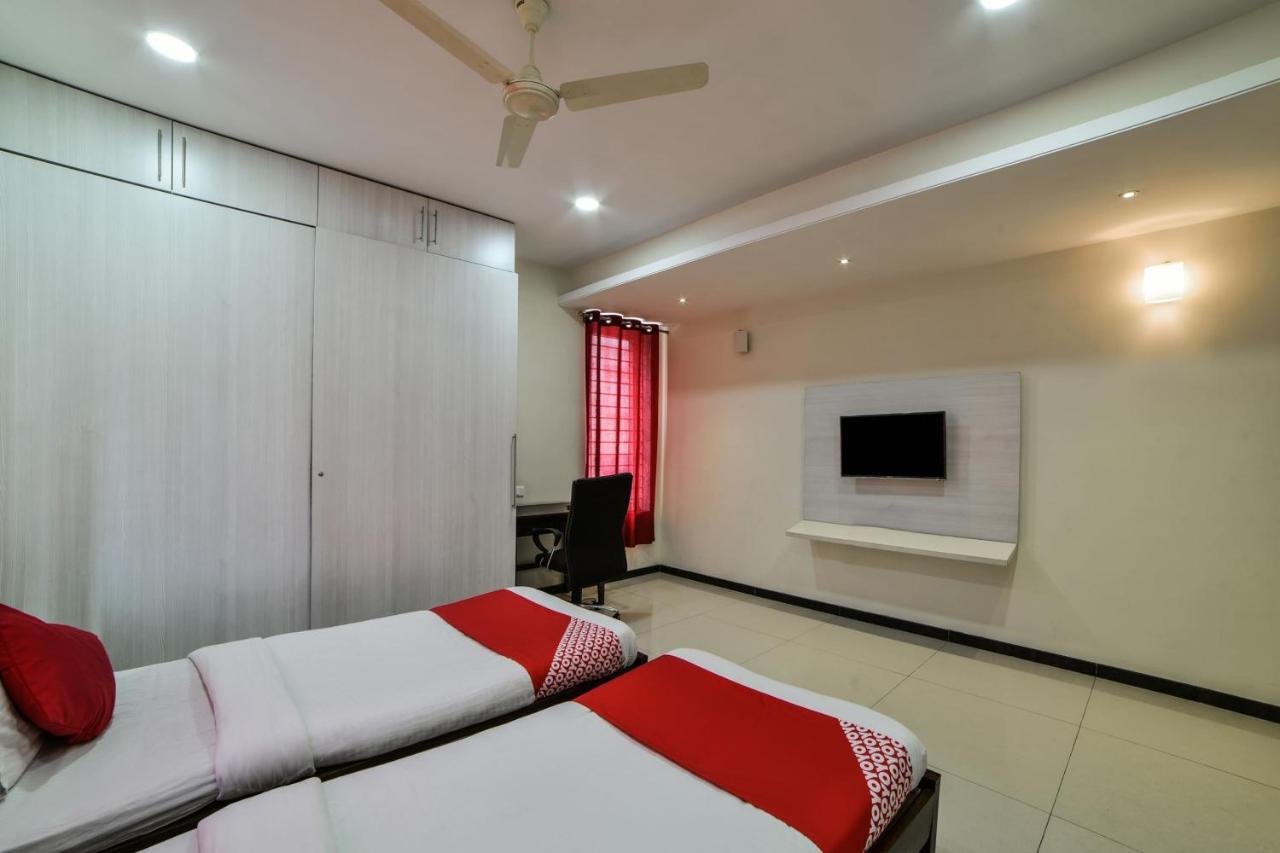 Oyo 12663 Abode Platina 3* Hyderabad