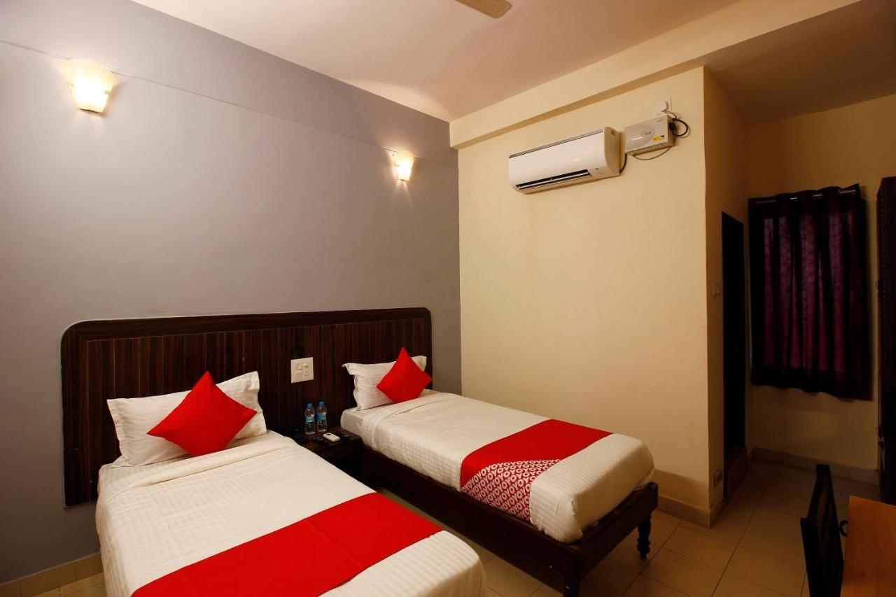 Oyo Flagship 26760 Paradise Circle Hotel 3*