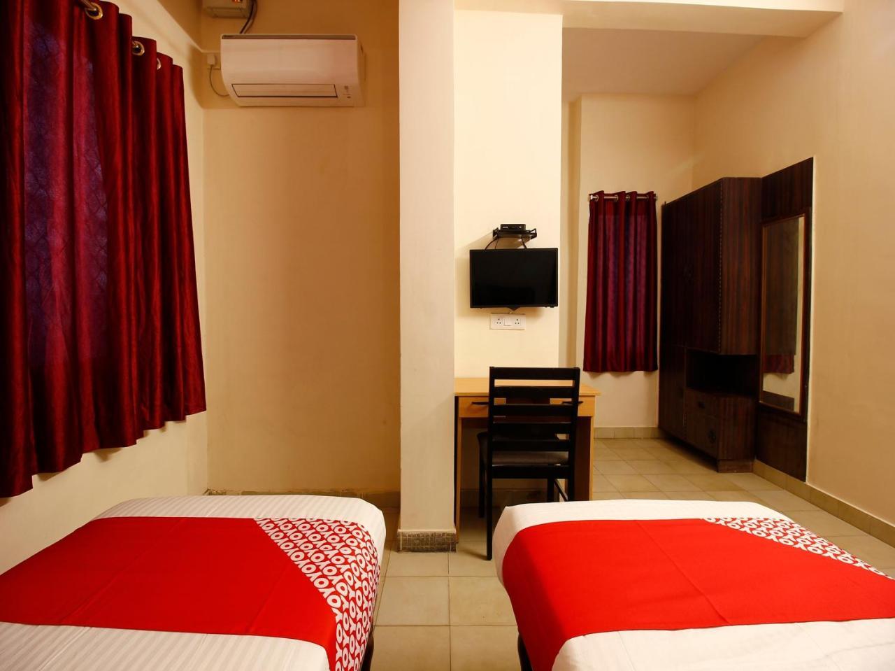 Oyo Flagship 26760 Paradise Circle 3* Hyderabad