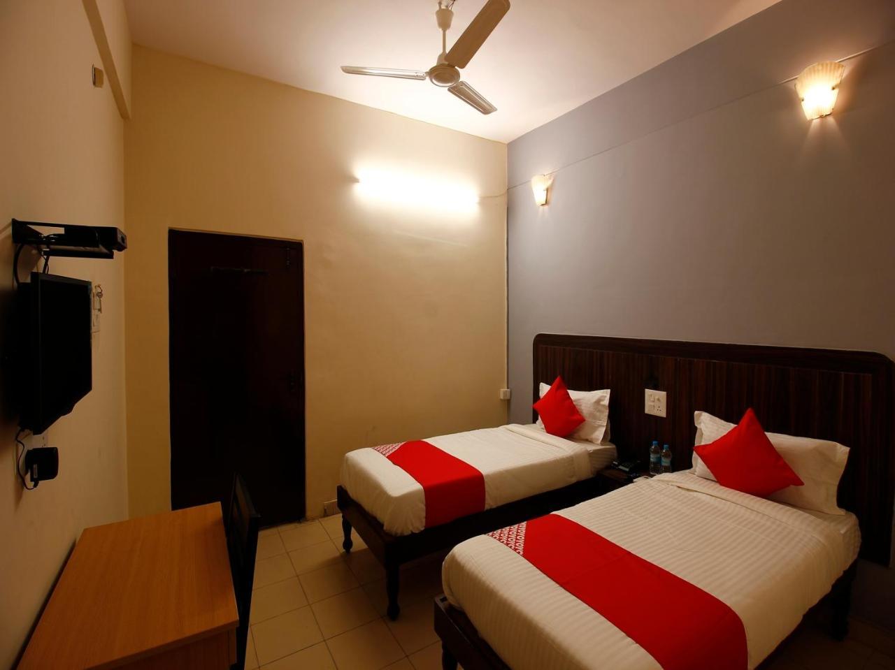Oyo Flagship 26760 Paradise Circle 3* Hyderabad