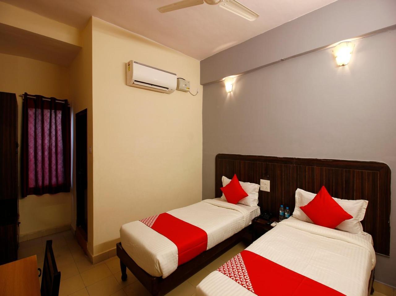 Oyo Flagship 26760 Paradise Circle Hotel 3*