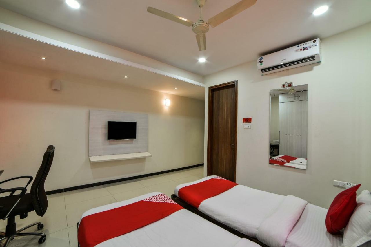 Hotel Oyo 12663 Abode Platina 3*