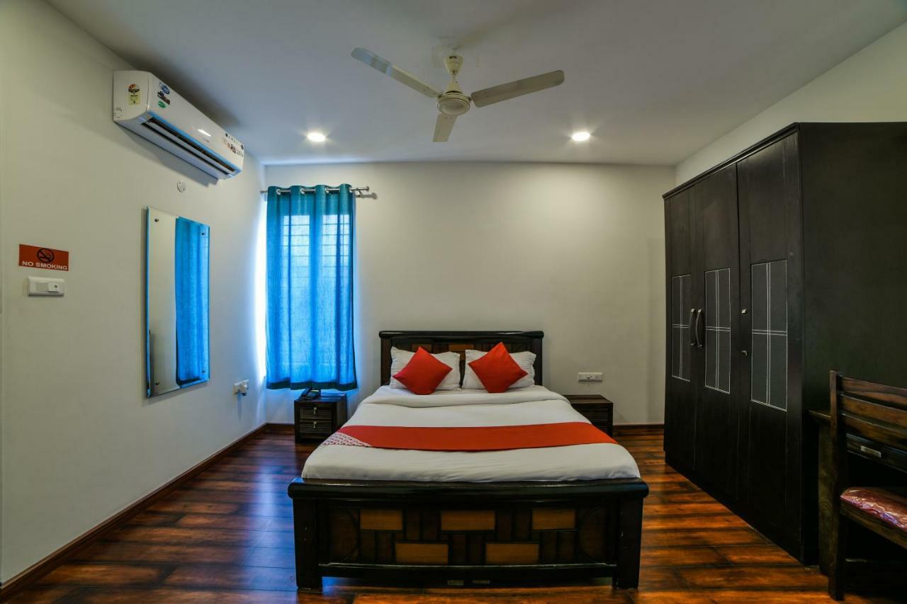 Oyo 12663 Abode Platina Hotel 3*