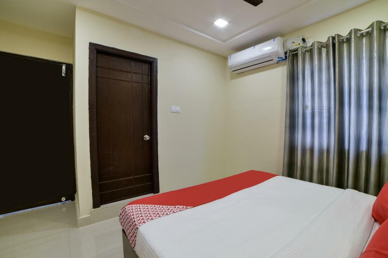 Hotel Oyo 16606 Iconic Living Hyderabad