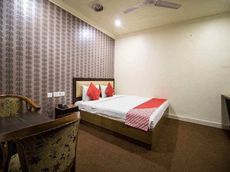 Oyo Imax Near Charminar 3*