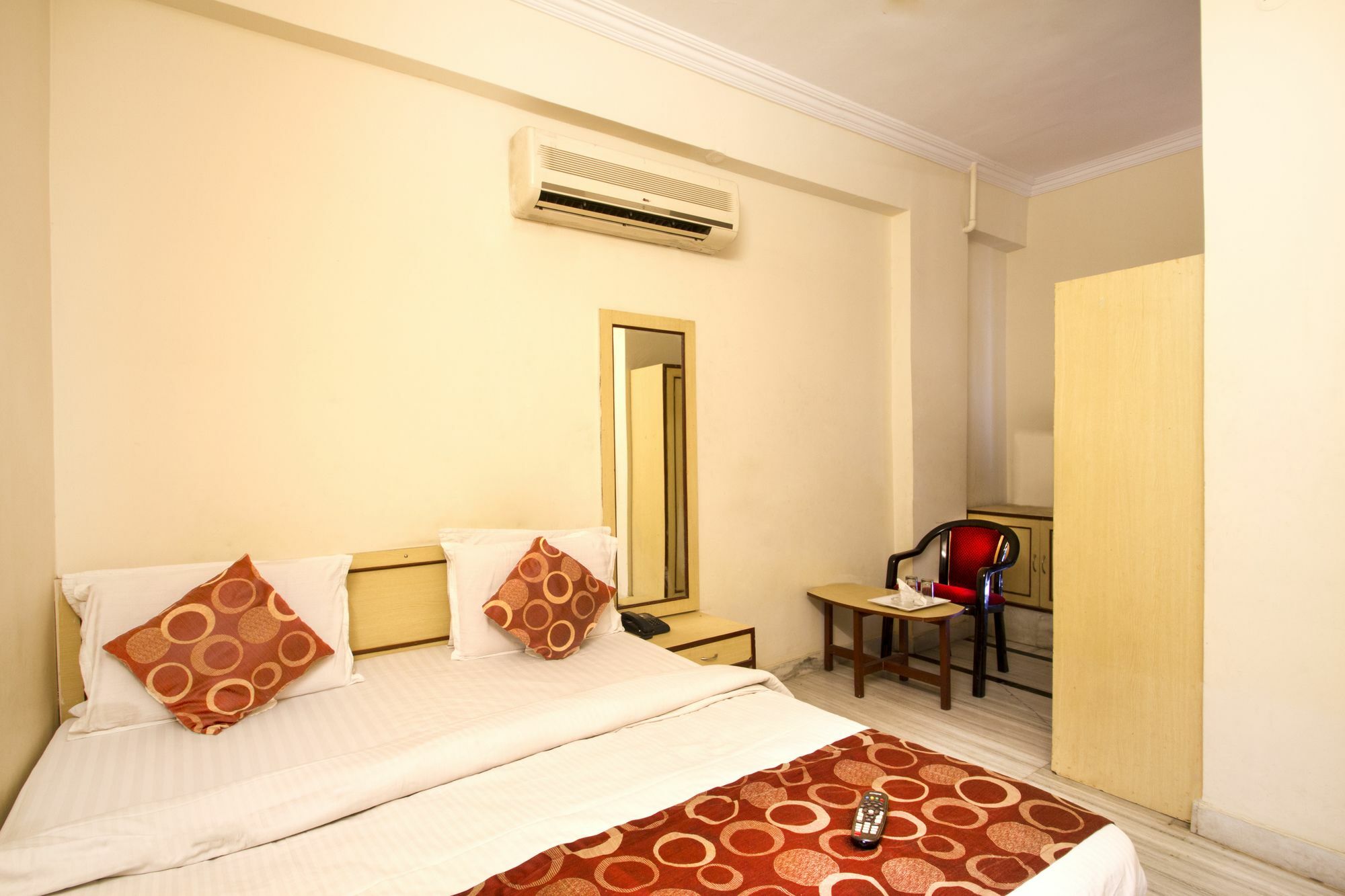 R - Residency Hotel 2*