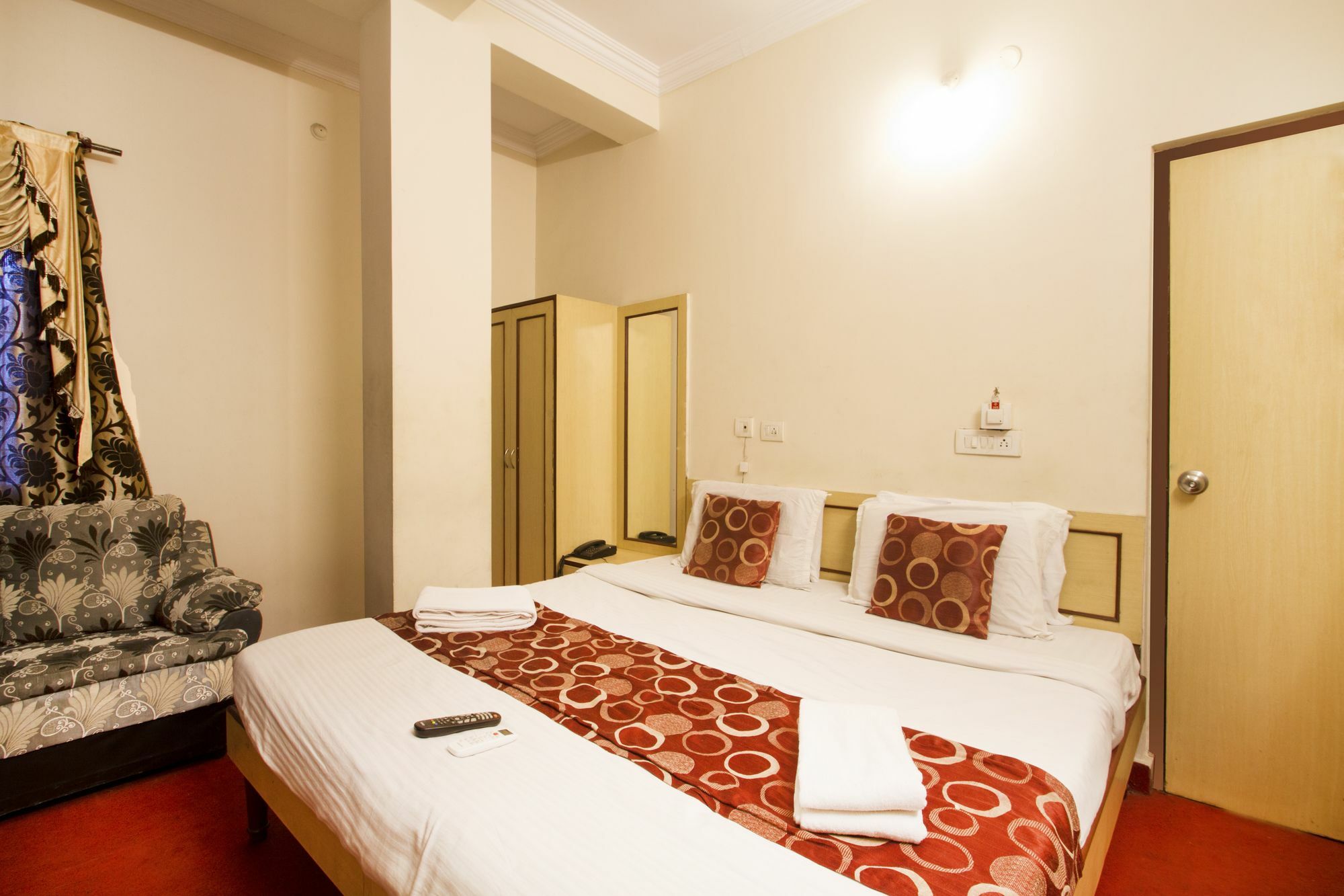 R - Residency Hotel 2*