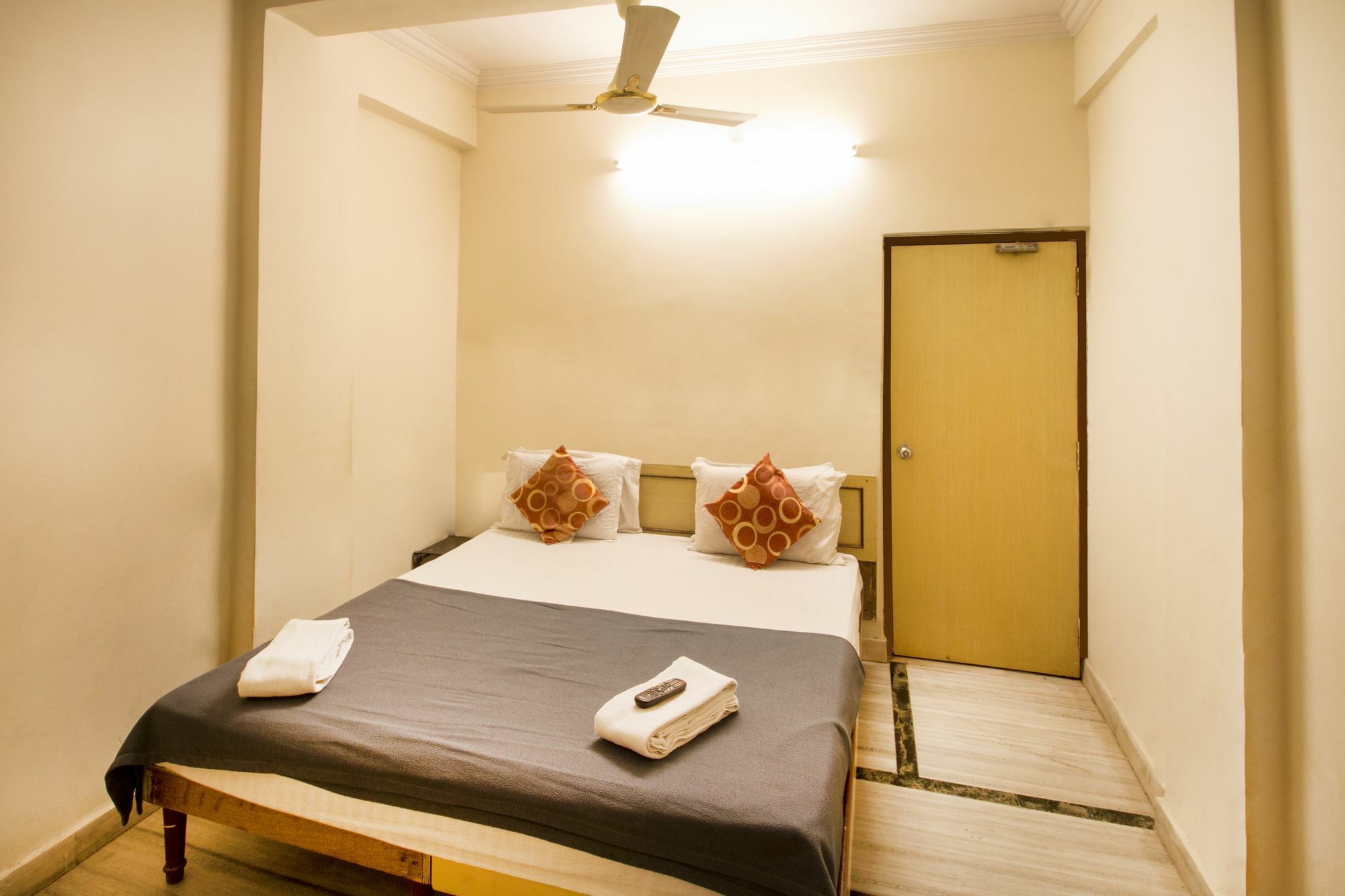 R - Residency Hotel