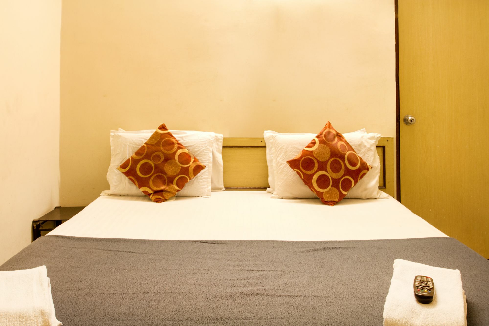 R - Residency Hotel